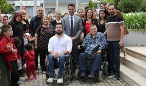 bayrakli-belediyesi-engelliler-merkezine-kirmizi-bayrak-p9c9lGC8.jpg
