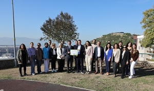 bayrakli-belediyesinden-cevreci-basari-ilce-geneli-sifir-atik-belgesi-alindi.jpg