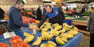 bayrakli-zabitasindan-pazar-yeri-denetimi.jpg