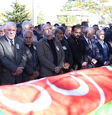 belediye-baskani-rasim-ari-sahir-solmazin-cenaze-torenine-katildi.jpg