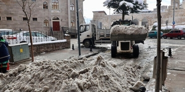 belediye-caddesi-ve-ana-arterlerde-kar-temizligi-yapiliyor.jpg