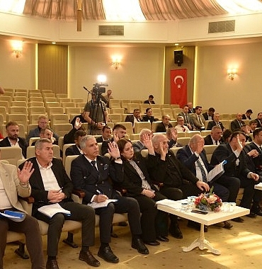 belediye-meclisinde-2025-yili-faaliyet-raporu-oy-birligiyle-kabul-edildi.jpg