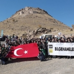bilgehanelerin-8-sinif-ogrencileri-takkeli-dagda-zirve-yolculugu-deneyimi-yasadi.jpg