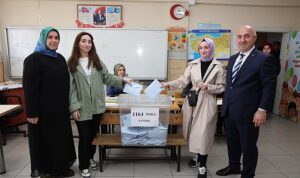 biyik-oyunu-ailesiyle-birlikte-kullandi-kazanan-darica-olacak-PFtTm3Qb.jpg