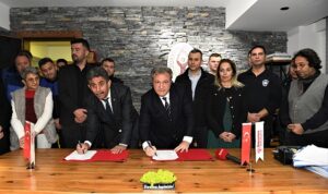 bornova-belediyesinde-tum-calisanlari-sevindiren-sozlesme-ki81GjvJ.jpg