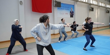 bornovada-kadina-karsi-siddetle-mucadeleye-destek.jpg