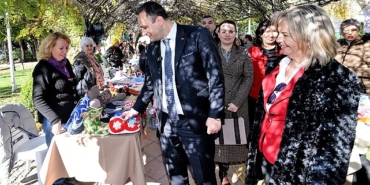 bornovada-yilbasi-ruhu-el-emegi-urunlerle-canlaniyor.jpg