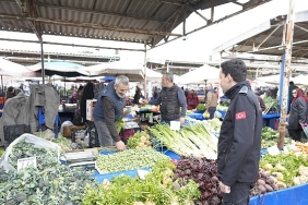burhaniye-belediyesi-zabita-ekipleri-pazar-denetimlerini-surduruyor.jpg