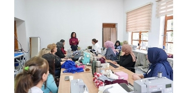 burhaniye-belediyesinden-kadinlara-ozel-program-duzenlendi.jpg