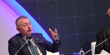 buyukakin-kuresel-ulastirma-koridorlari-forumuna-katildi-sehirleri-biz-yonetmezsek-lojistik-bizi-yonetir.jpg