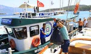 buyuksehir-bayram-tatilinde-teknelerden-atik-toplamaya-devam-etti-VIKR7B9h.jpg