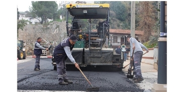 buyuksehir-belediyesinden-finikeye-asfalt-destegi.jpg