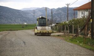 buyuksehir-belediyesinden-karatas-mahallesine-asfalt-5MbpTeWY.jpg