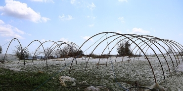 buyuksehir-ekipleri-dolu-yagisinda-magdur-olan-ciftcinin-yaninda.jpg