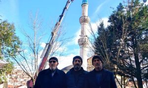 buyuksehir-elmalik-camiinin-minare-kulahini-yeniledi-LL68uEuc.jpg