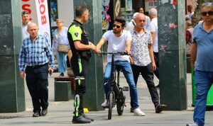 buyuksehir-trafik-zabita-ekipleri-trafige-kapali-alanlarda-denetimlerini-arttirdi-u6jPGEgV.jpg