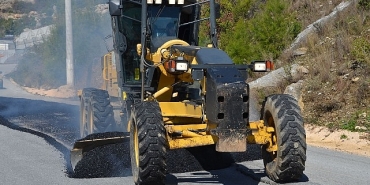 buyuksehirden-alanyada-yol-yapim-calismasi.jpg