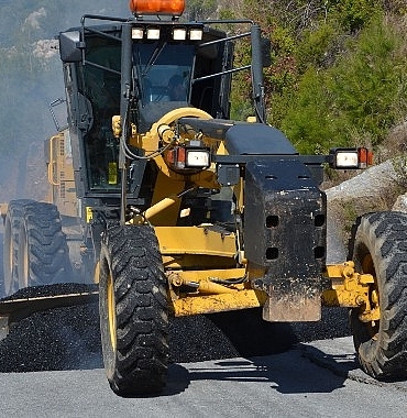 buyuksehirden-alanyada-yol-yapim-calismasi.jpg