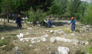 buyuksehirden-bayram-oncesi-mezarlik-temizligi-ixpkyrPh.jpg