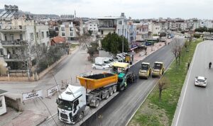buyuksehirden-ceyhan-caddesine-sicak-asfalt-pBLySHlR.jpg