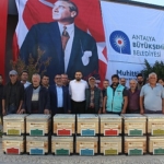 buyuksehirden-gazipasali-aricilara-kovan-destegi.jpg