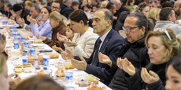 buyuksehirin-iftar-sofrasi-bu-kez-focada-kuruldu.jpg