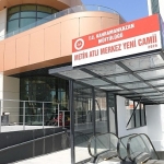 cami-dualarla-ibadete-acildi.jpg