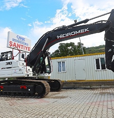 Canik'te Etkin Hizmet: Yeni İş Makinesi Filoda