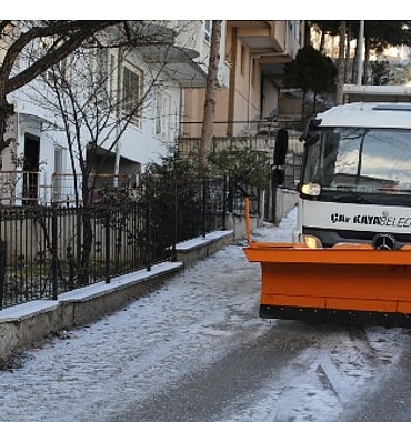 cankaya-belediyesinden-buzlanmaya-karsi-yogun-calisma.jpg