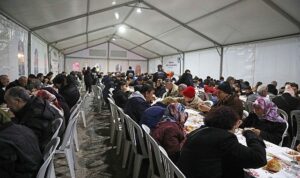 cankayada-dayanisma-sofralari-kuruldu-vVbgYDdr.jpg