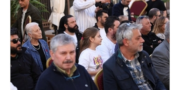 cesme-belediyesi-balikcilar-ve-terziler-sokagi-yenileme-projesini-esnafla-paylasti.jpg