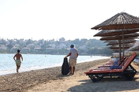 cesme-belediyesinden-19-plajda-7-24-temizlik.jpg