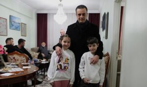 cetinkaya-durmak-yok-yola-devam-gEMM2dD3.jpg