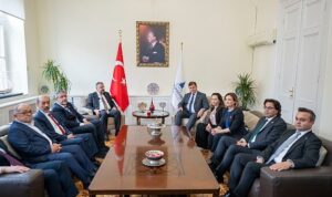 chp-ege-bolgesi-il-baskanlarindan-baskan-tugaya-tebrik-ziyareti-baskan-tugay-bizler-cumhuriyeti-kuran-4bTsXZPz.jpg