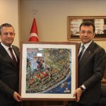 chp-genel-baskani-ozgur-ozel-ucuncu-kez-ibb-baskani-secilen-ekrem-imamogluna-tebrik-ziyaretinde-9SLFT5jf.jpg