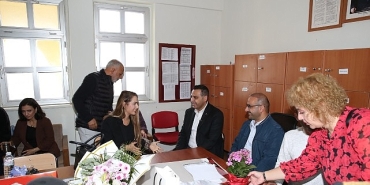 cigli-belediyesinden-ogretmenler-gununde-anlamli-kutlama.jpg