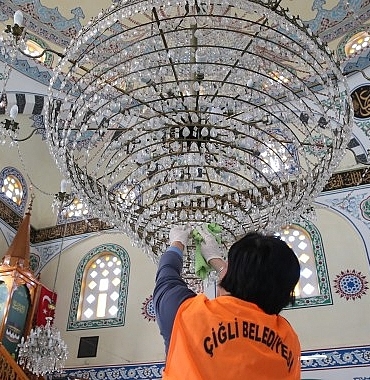 ciglide-bayram-oncesi-cami-ve-mezarliklarda-kapsamli-temizlik.jpg