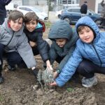 cocuklar-gelecek-icin-fidan-dikti-qIsTh8cj.jpg