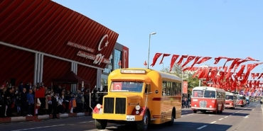 cumhuriyetin-100-yilina-tanik-iett-otobuslerinden-nostaljik-gecit.jpg