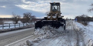 cumra-belediyesi-kar-yagisi-dolayisiyla-yol-acma-ve-tuzlama-calismasi-yapti.jpg