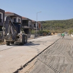 cunda-alibey-adasinda-yol-yenileme-calismalari.jpg