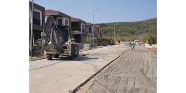 cunda-alibey-adasinda-yol-yenileme-calismalari.jpg