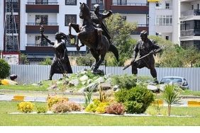 d-100-karayolunda-peyzaj-calismasi-tamamlandi.jpg
