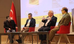 degisen-dunyada-kuran-ahlaki-tartisildi-UcE8qY6g.jpg