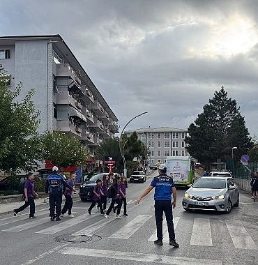 Ders zili çaldı, zabıta okul önlerinde tedbir aldı