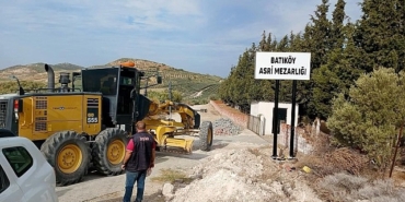didim-belediye-baskani-hatice-gencay-batikoy-mahallesinde-uzun-yillardir-yapilmayan-yolun-yapimini-baslatti-calismalar-tum-hiziyla-devam-ediyor.jpg