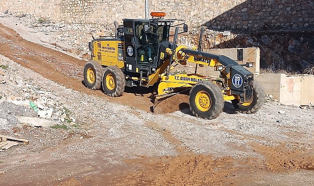 Didim Belediyesi kent genelindeki yoğun çalışmalarını Akbük’de de sürdürüyor