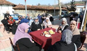 dipsizgolde-roller-degisti-erkeklere-sokaga-cikma-yasagi-zRXZ3jNX.jpg