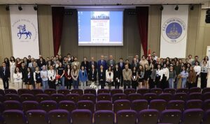 dokuz-eylul-universitesi-deu-ev-sahipliginde-goc-olgusuna-ve-multecilik-kavramina-bilimsel-bir-perspektifte-Zy7m1mdQ.jpg