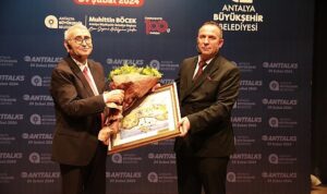 durmus-yilmaz-anttalks-etkinliginde-antalyalilarla-bulustu-w8fpAPjs.jpg